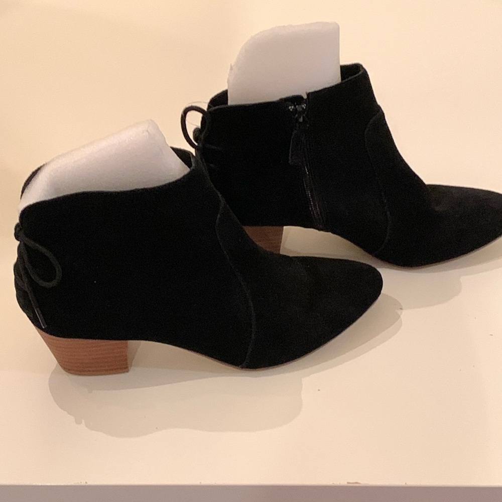 Issac Mizrahi Charles Suede Bootie. Black 9.5